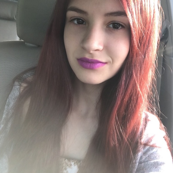 Meet your Posher, Genevieve - Picture 2 of 2